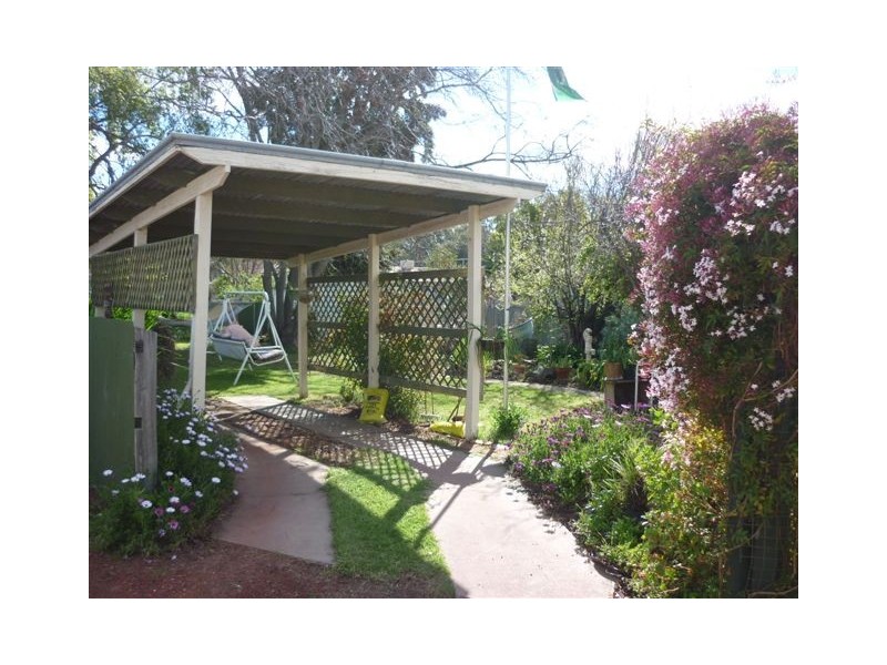 10 Jamouneau Street, Warracknabeal VIC 3393