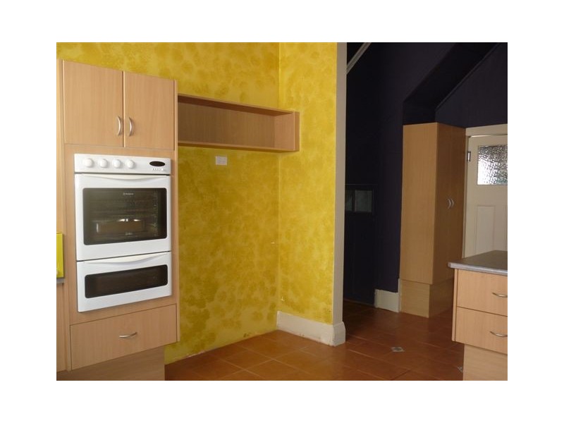 10 Lyle Street, Warracknabeal VIC 3393