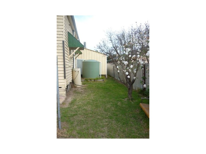 10 Lyle Street, Warracknabeal VIC 3393