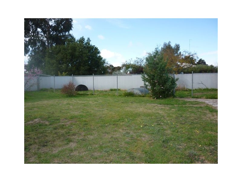10 Lyle Street, Warracknabeal VIC 3393