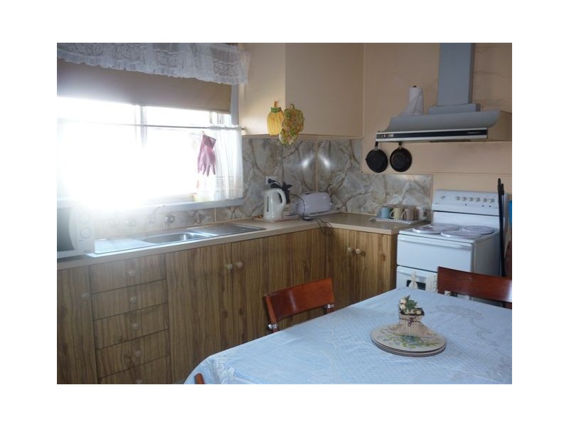 92 Government Road, Warracknabeal VIC 3393