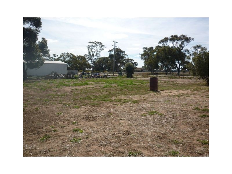 92 Government Road, Warracknabeal VIC 3393