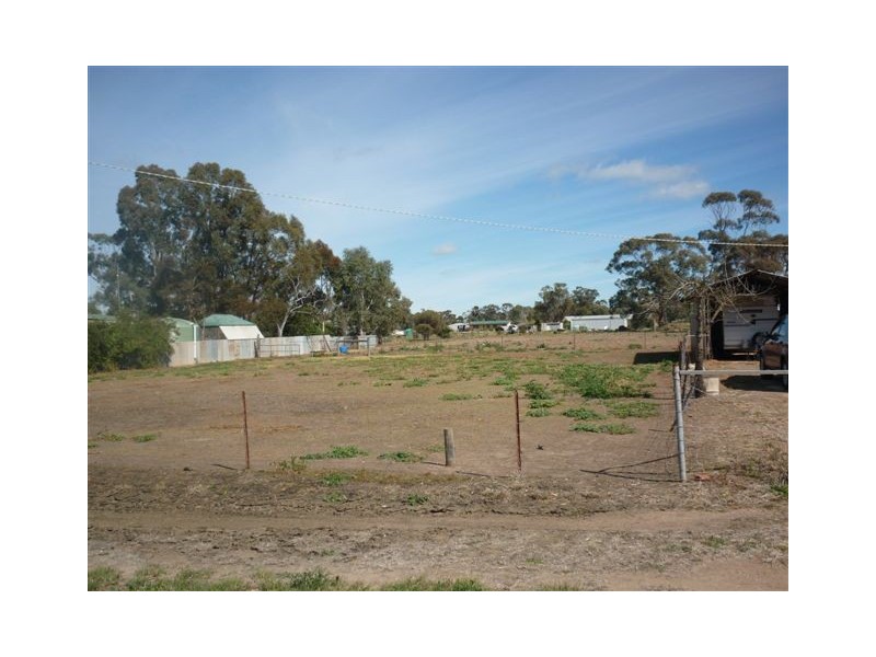 92 Government Road, Warracknabeal VIC 3393