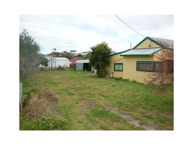 9 Wood Street, Warracknabeal VIC 3393