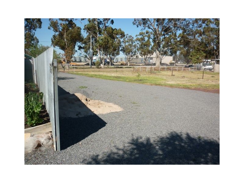 24 Dimboola Road, Warracknabeal VIC 3393