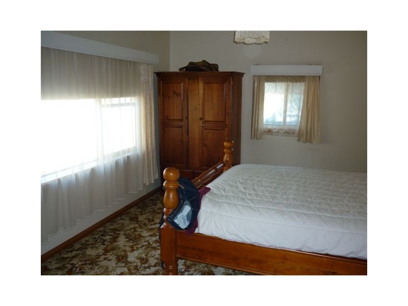 24 Dimboola Road, Warracknabeal VIC 3393