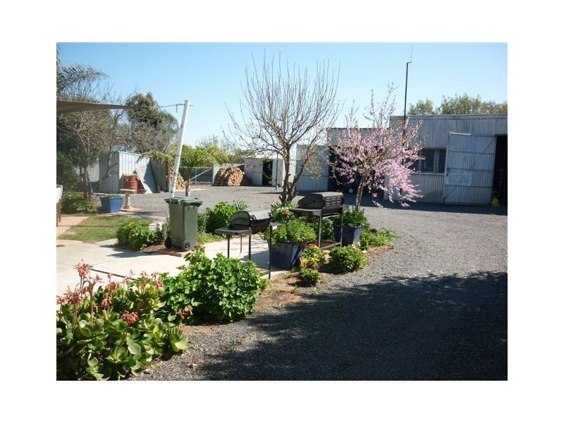 24 Dimboola Road, Warracknabeal VIC 3393