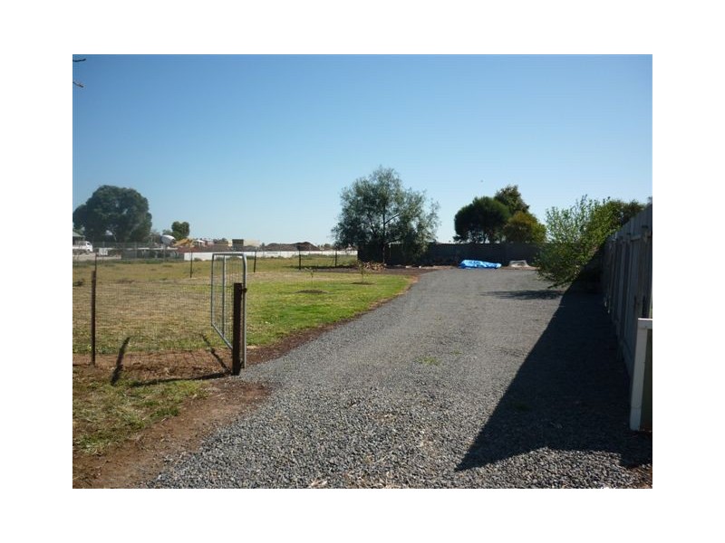 24 Dimboola Road, Warracknabeal VIC 3393