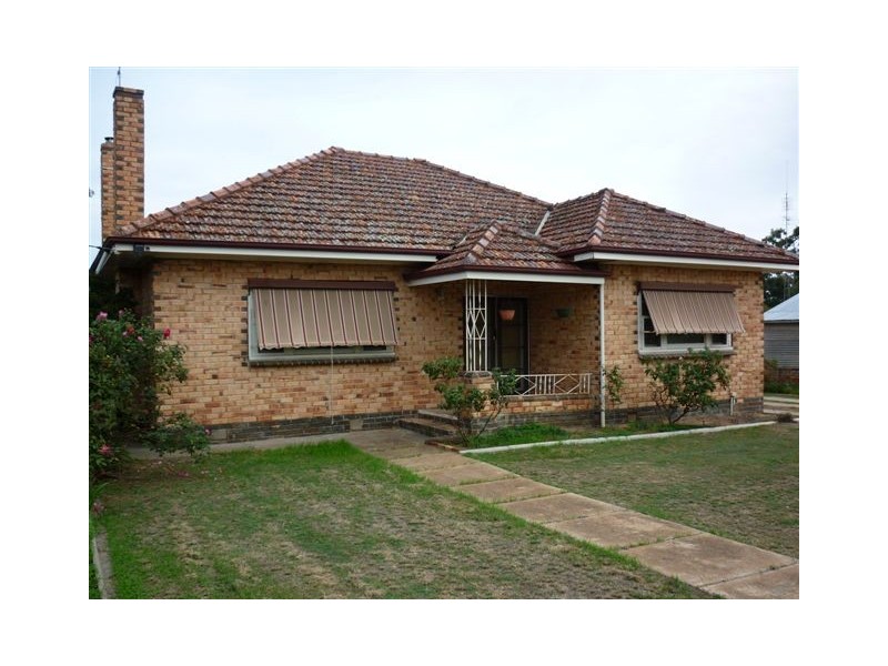8 Jamoueau Street, Warracknabeal VIC 3393