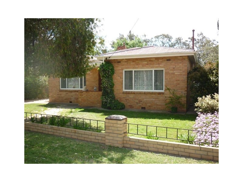 11 Asquith Avenue, Warracknabeal VIC 3393
