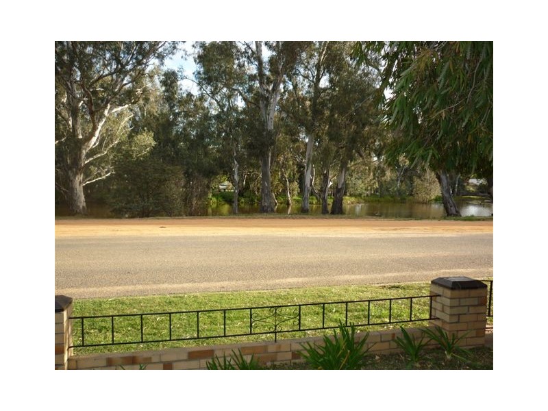11 Asquith Avenue, Warracknabeal VIC 3393