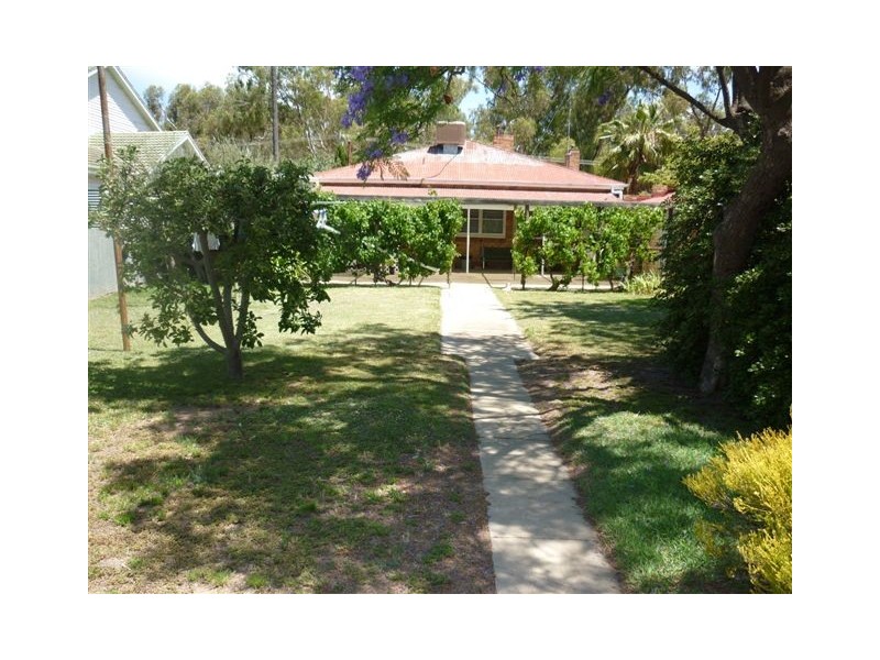 11 Asquith Avenue, Warracknabeal VIC 3393