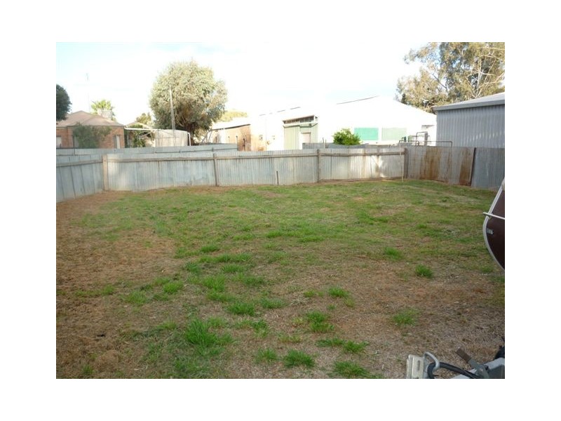 11 Asquith Avenue, Warracknabeal VIC 3393
