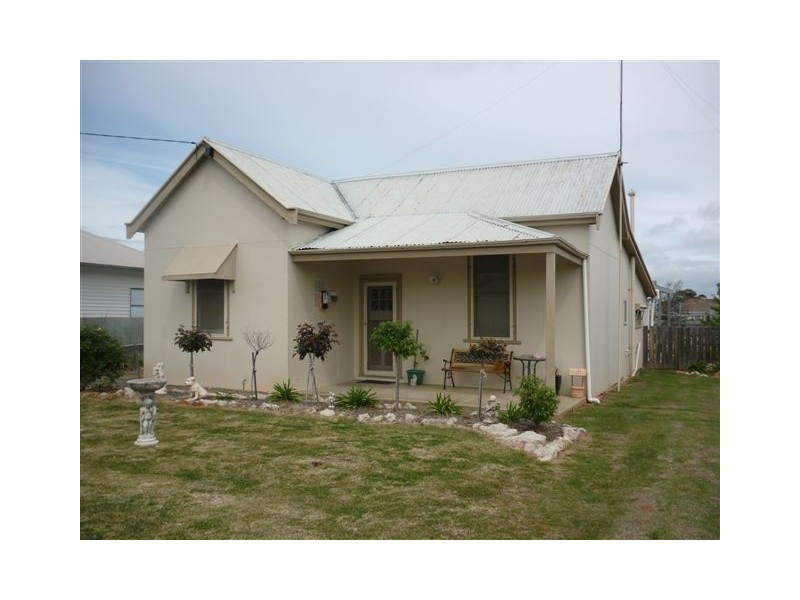 60 Molyneaux Street, Warracknabeal VIC 3393