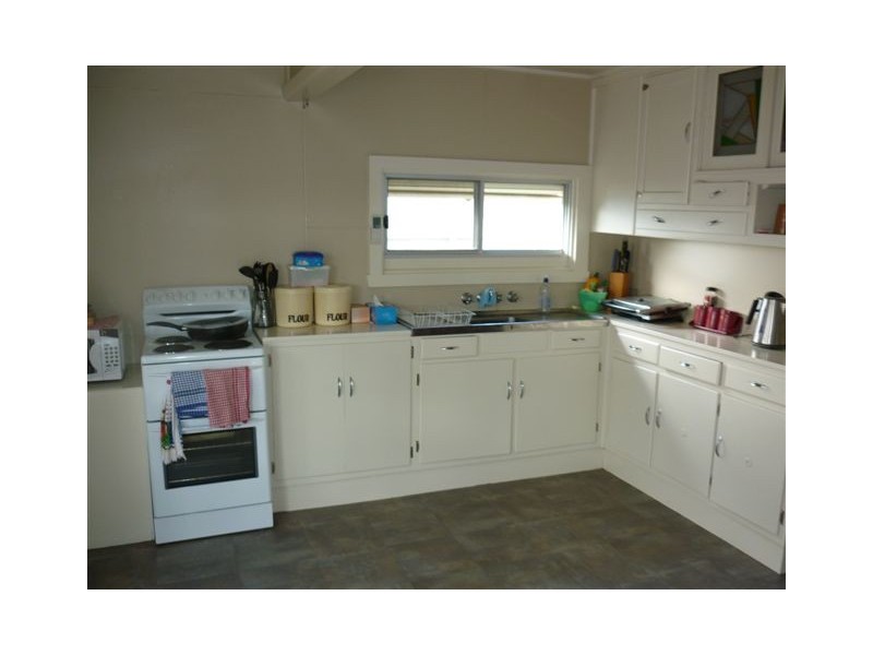 60 Molyneaux Street, Warracknabeal VIC 3393