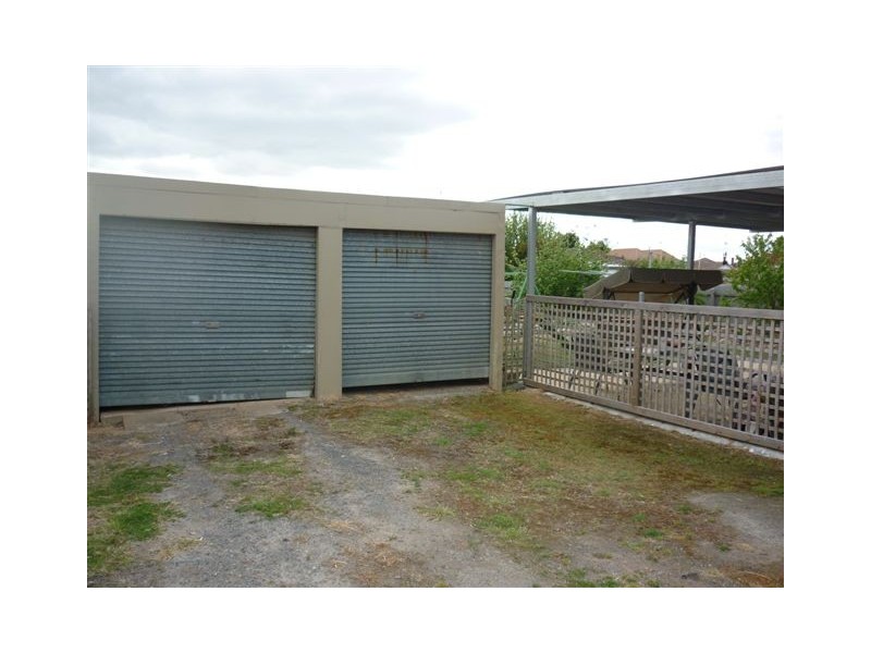 60 Molyneaux Street, Warracknabeal VIC 3393