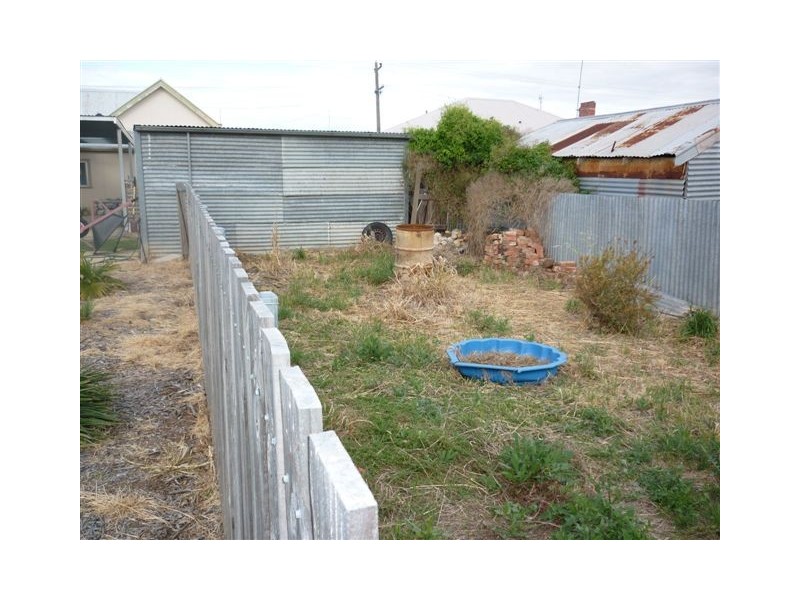 60 Molyneaux Street, Warracknabeal VIC 3393