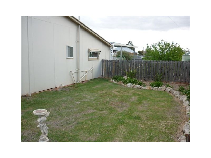 60 Molyneaux Street, Warracknabeal VIC 3393