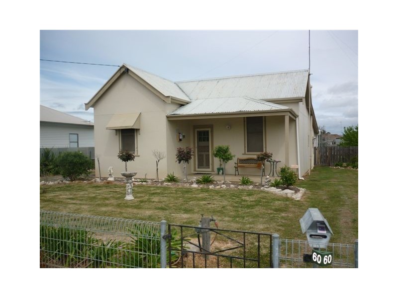60 Molyneaux Street, Warracknabeal VIC 3393