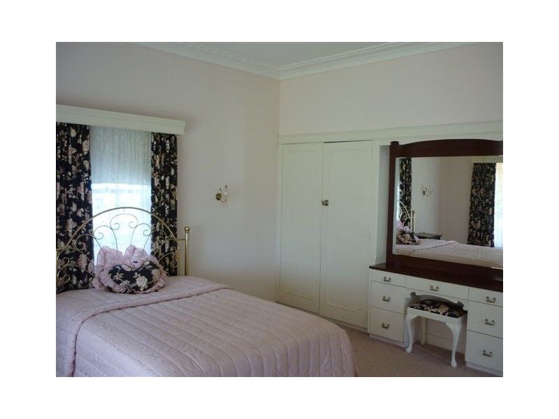 36 Craig Ave, Warracknabeal VIC 3393