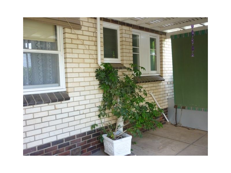 36 Craig Ave, Warracknabeal VIC 3393