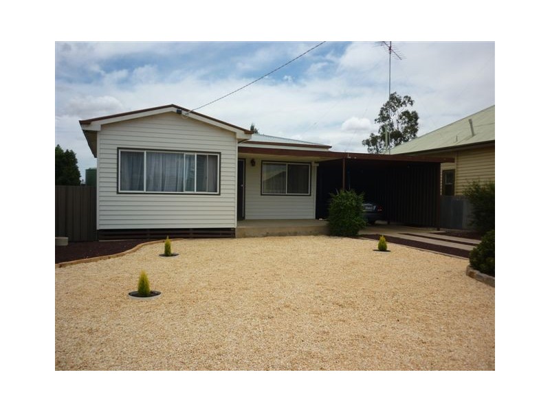 56 Molyneaux St, Warracknabeal VIC 3393