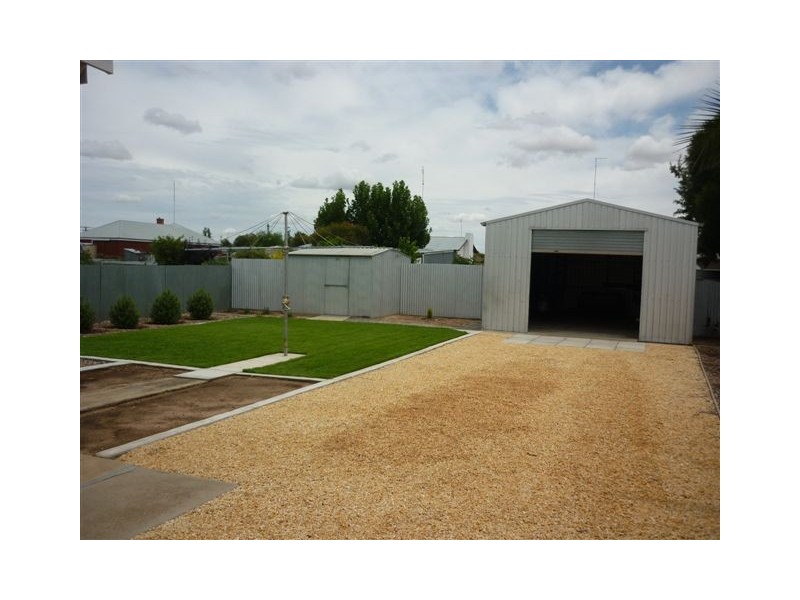 56 Molyneaux St, Warracknabeal VIC 3393