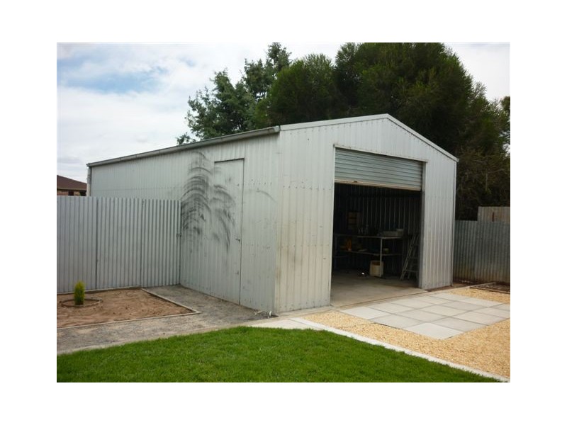 56 Molyneaux St, Warracknabeal VIC 3393