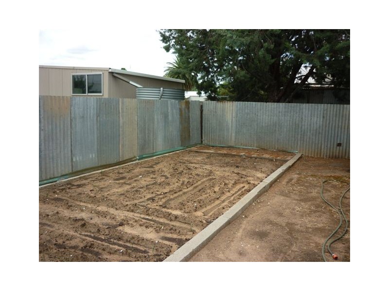 56 Molyneaux St, Warracknabeal VIC 3393