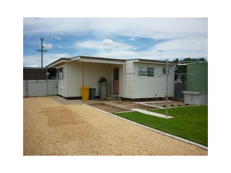 56 Molyneaux St, Warracknabeal VIC 3393