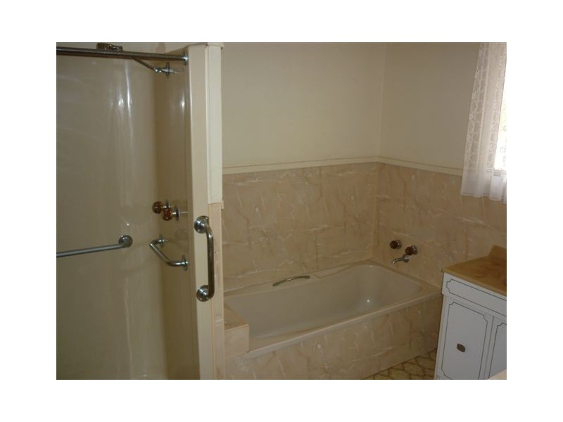 12 Lake St, Rainbow VIC 3424