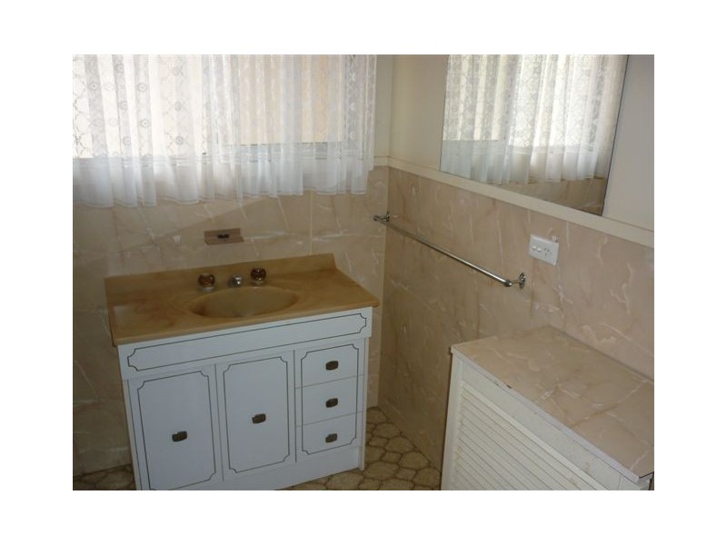 12 Lake St, Rainbow VIC 3424