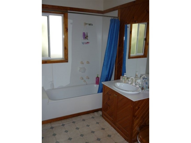 2 Bowman Street, Warracknabeal VIC 3393