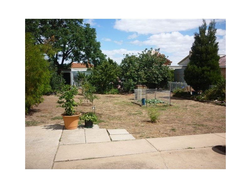43 Devereux Street, Warracknabeal VIC 3393