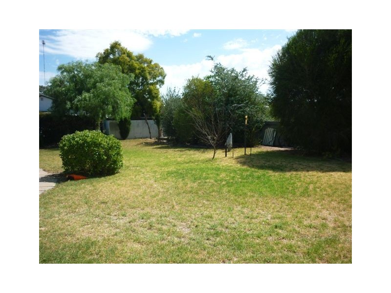 88 Craig Avenue, Warracknabeal VIC 3393