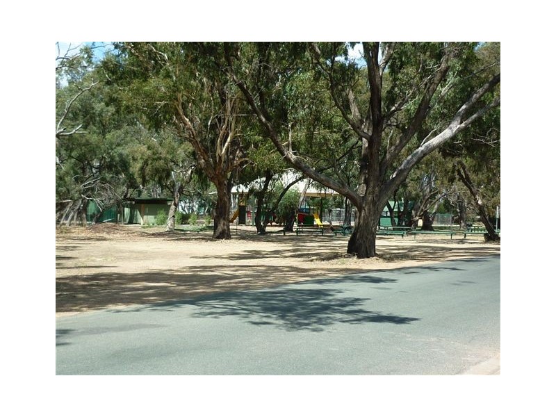 88 Craig Avenue, Warracknabeal VIC 3393