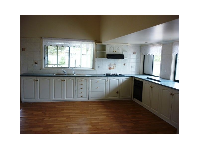 30 Molyneaux Street, Warracknabeal VIC 3393