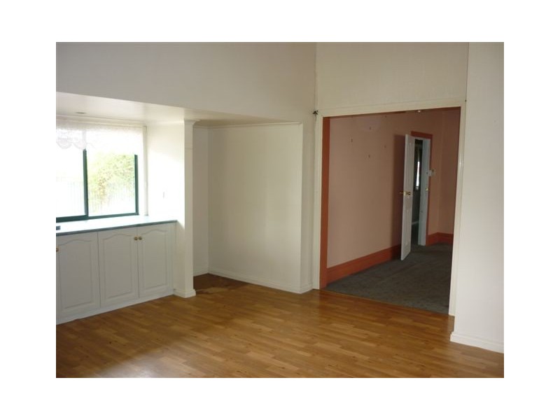 30 Molyneaux Street, Warracknabeal VIC 3393