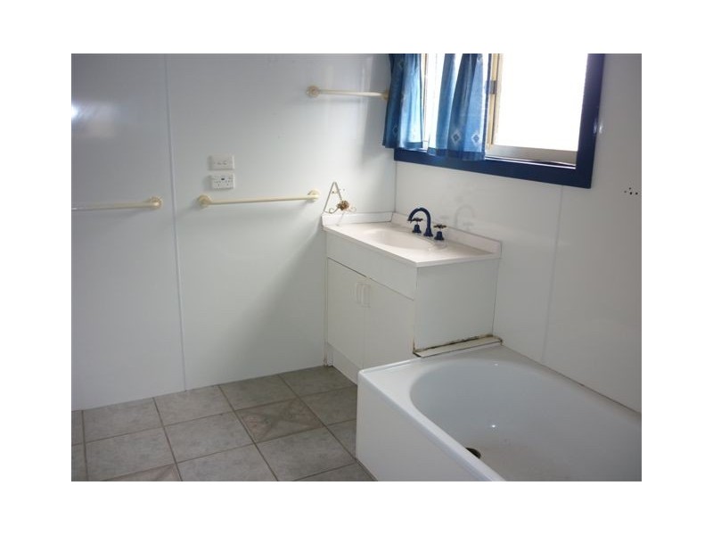 30 Molyneaux Street, Warracknabeal VIC 3393