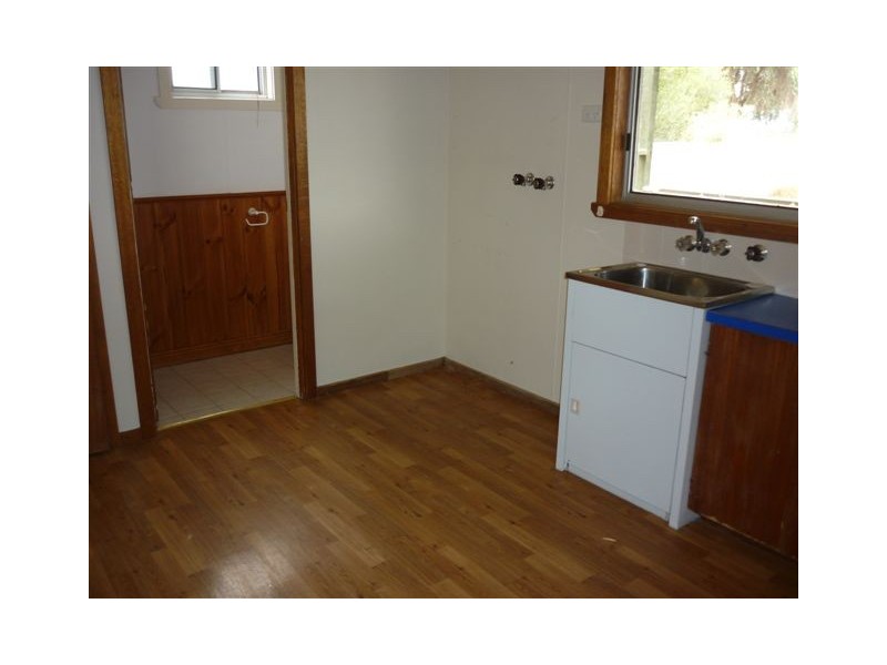 30 Molyneaux Street, Warracknabeal VIC 3393