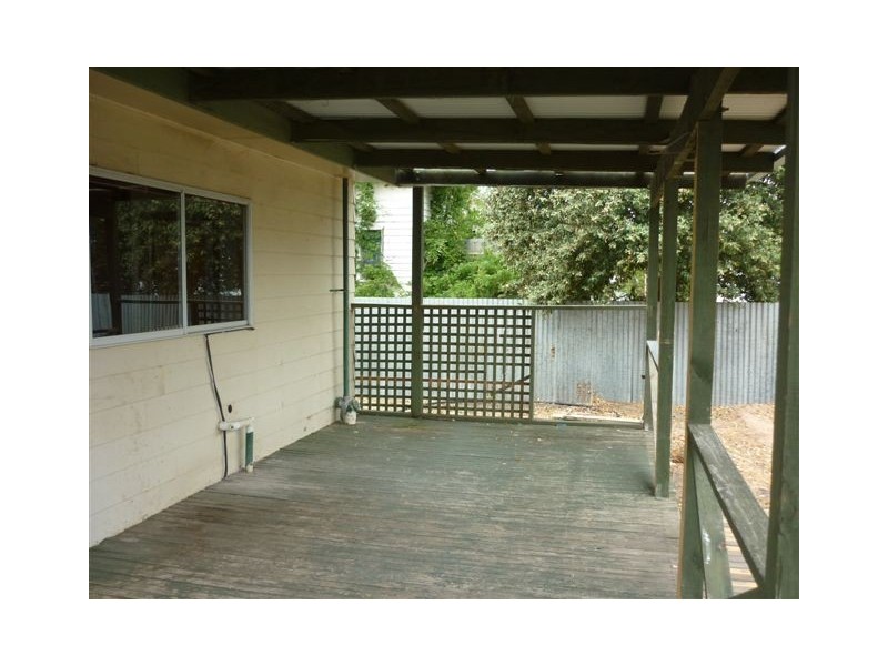 30 Molyneaux Street, Warracknabeal VIC 3393