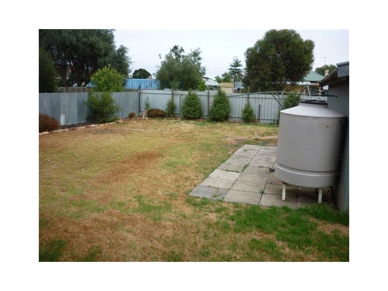 30 Molyneaux Street, Warracknabeal VIC 3393