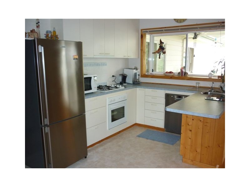 8 Alamein Ave, Warracknabeal VIC 3393