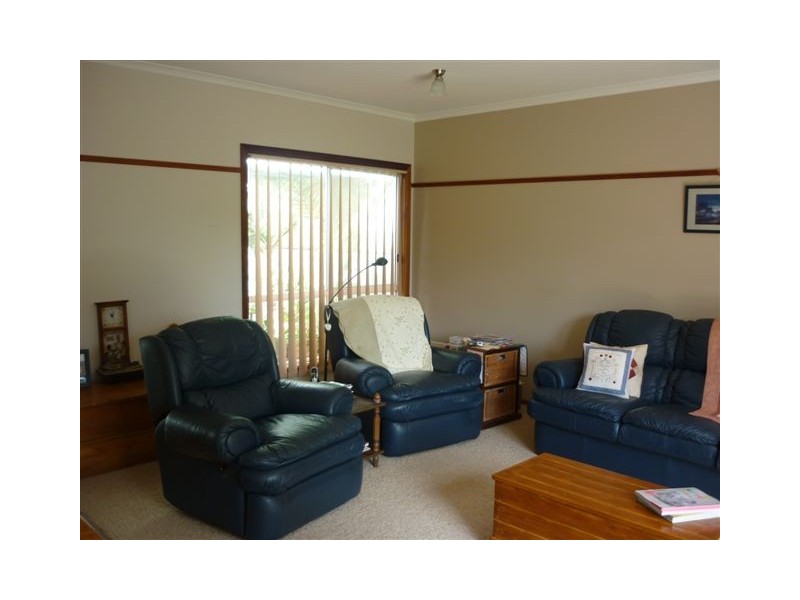 8 Alamein Ave, Warracknabeal VIC 3393