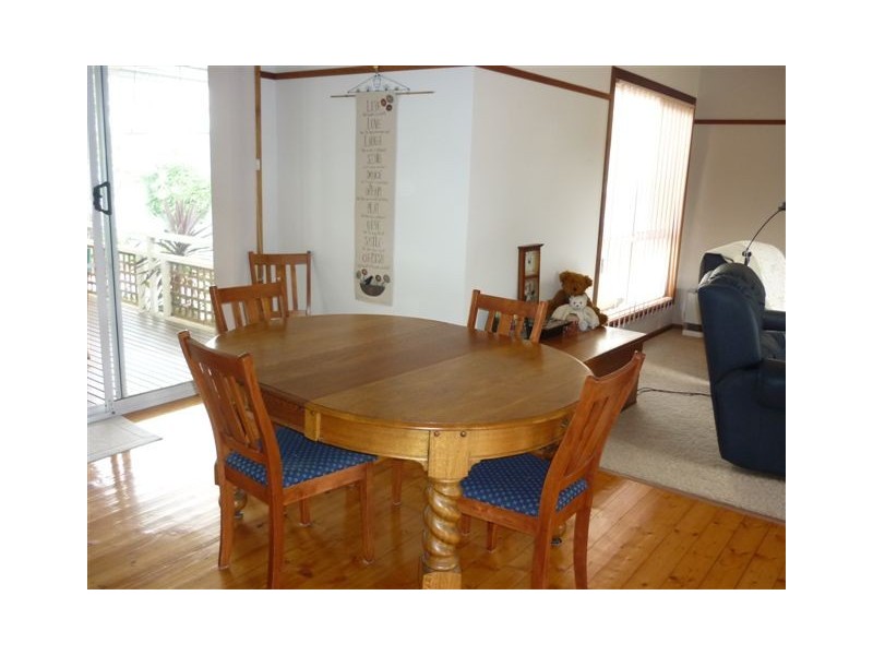 8 Alamein Ave, Warracknabeal VIC 3393