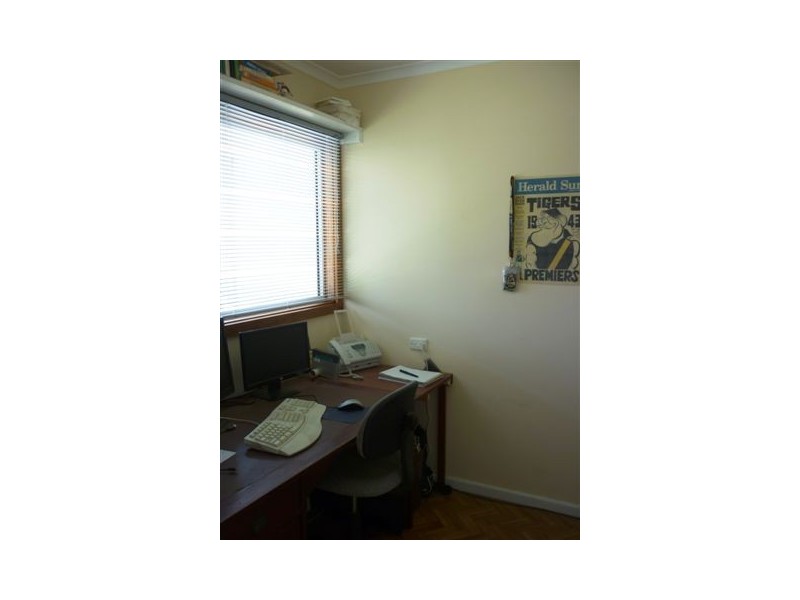 8 Alamein Ave, Warracknabeal VIC 3393