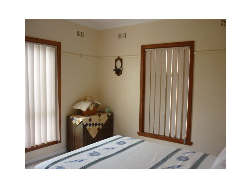 8 Alamein Ave, Warracknabeal VIC 3393