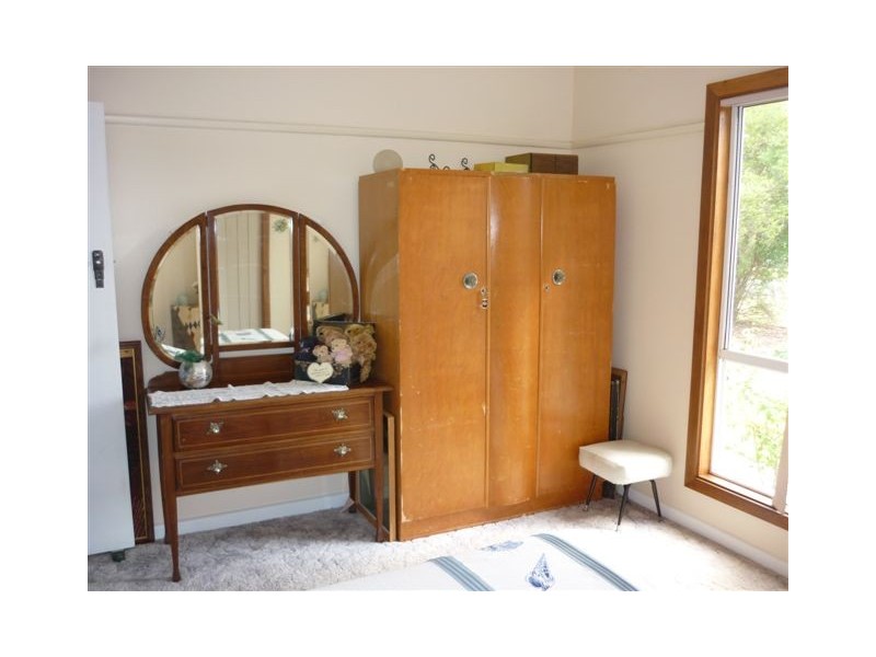 8 Alamein Ave, Warracknabeal VIC 3393