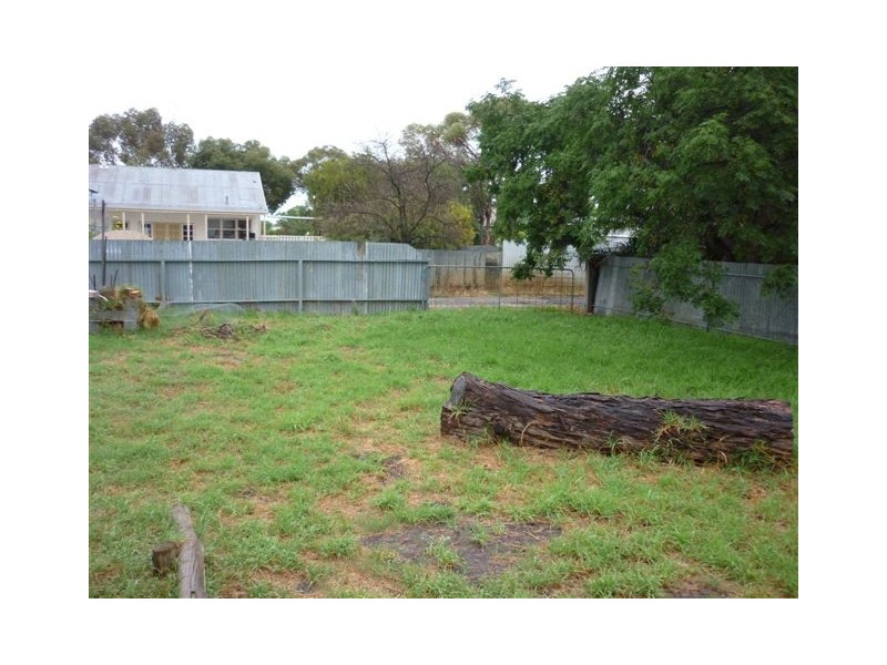 64 Jamouneau Street, Warracknabeal VIC 3393