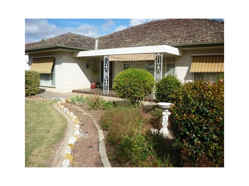 20 Hewitt Street, Warracknabeal VIC 3393